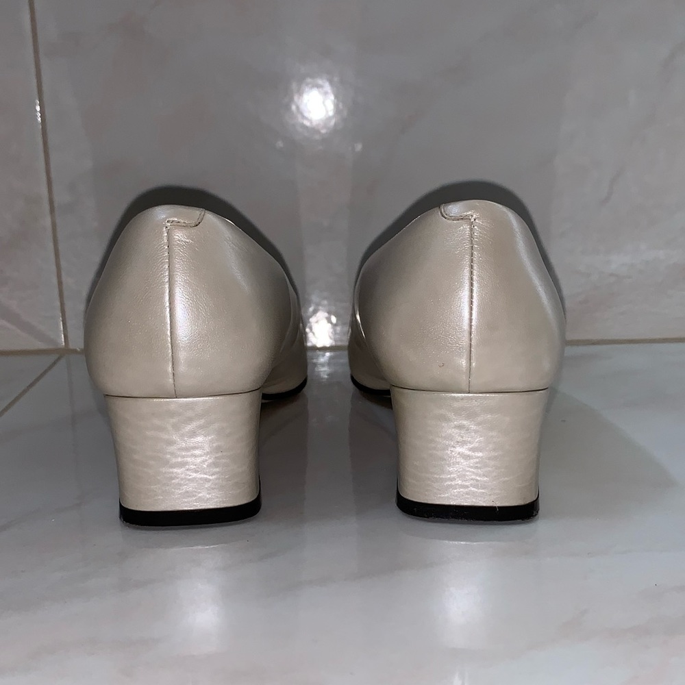 Caressa Ultima Series, 9½ M leather pumps - Picture 2 of 12